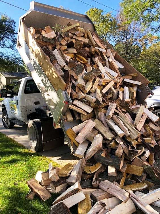 Premium Brennholz gestapelt